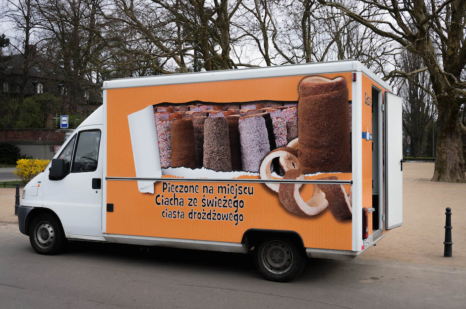 Na parkingu przy Piotra Skargi ulokowały się "Ale Ciacha", które sprzedają kartacze. O 11:00 zaczęli je sprzedawać - całkiem spore zainteresowanie.