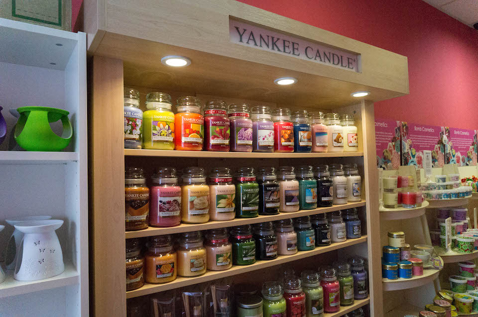 Świece zapachowe Yankee Candle. Niezwykle intensywny zapach, długi czas palenia. Dostępne są różne wielkości. 