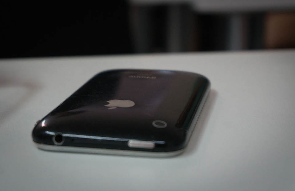 Relikt przeszłości, czy zwiastun nowego? iPhone z okrągłymi bokami. Dowiemy się we wrześniu. 