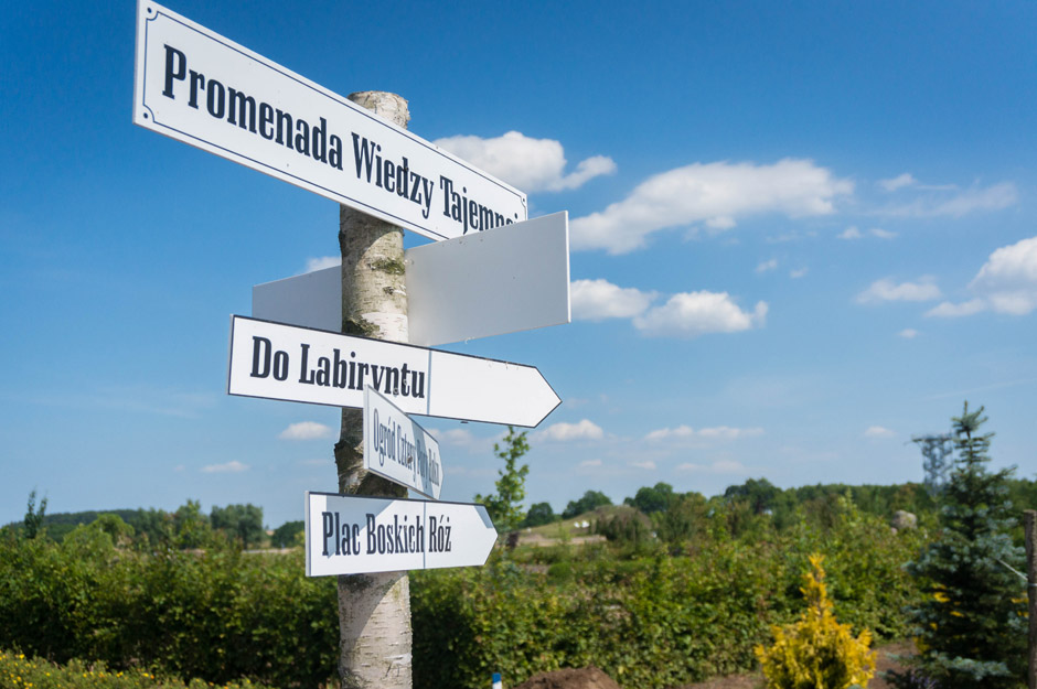 Gdyby chciało się zwiedzić całość (ogrody+labirynt) spokojnie można tam spędzić 5-6 godzin. 