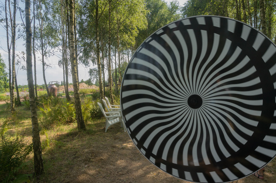 Złudki optyczne też były. To w Alei Zapłakanych Brzóz, z których w niesamowitych ilościach spadały małe meszki. Nawet wieczorem miałem jeszcze wrażenie, że coś po mnie chodzi... 