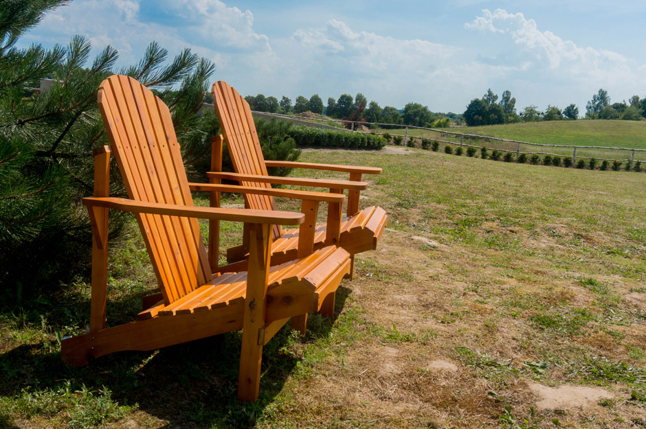 Jest sporo miejsca do odpoczynku: takie wygodne krzesła, są też leżaki. 