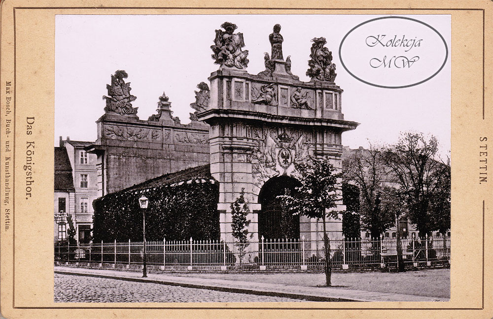 Brama Królewska. Kamienice w tle urosły nieco od czasu zrobienia tego zdjęcia.