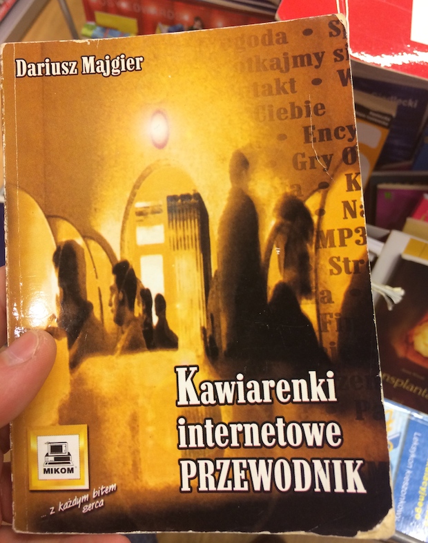 Niezwykle przydatna książka. Spis kafejek internetowych z całej Polski. Ze Szczecina 20 takich miejsc. Aż się łezka w oku kręci - to były czasy, kiedy strony internetowe ściągało się i czytało później w domu.