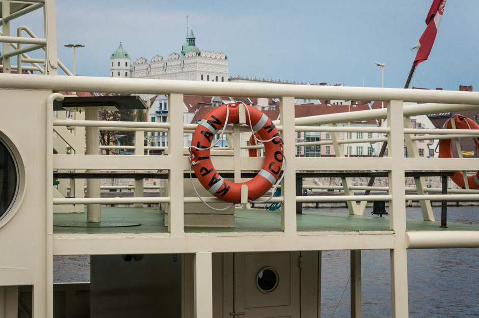Kapitan Cook gdzieś ostatnio zniknął – może pływa po morzach i oceanach…