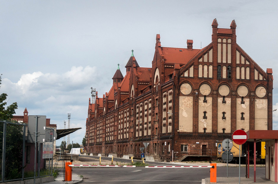 Kiedyś te magazyny portowe zostaną przeznaczone na funkcje miejskie. Hotele, restauracje, może tutaj będzie jak w Hamburgu. 