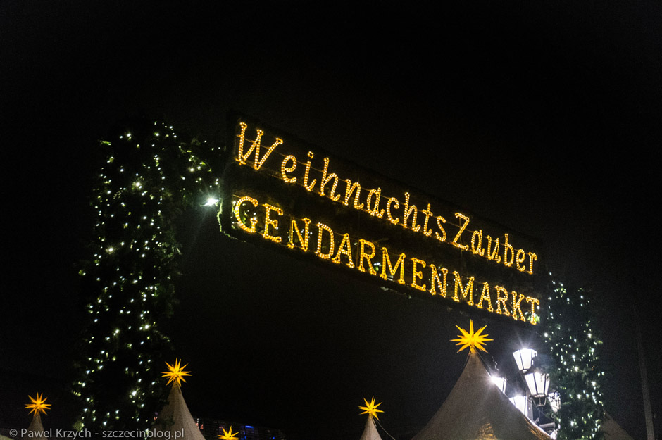 I już na ostatnim Jarmarku - Gendarmenmarkt. Wejście płatne - 1€, mimo to kolejek nie brakowało. 
