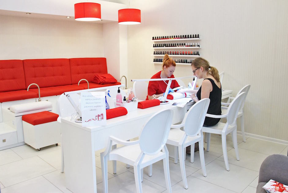 Manicure bez umawiania. Manicure Express® jest autoryzowanym salonem OPI. W ofercie lakierowanie, manicure, manicure męski, manicure Gel Color OPI, malowanie french, zabiegi pielęgnacyjne na twarz,  depilacja.