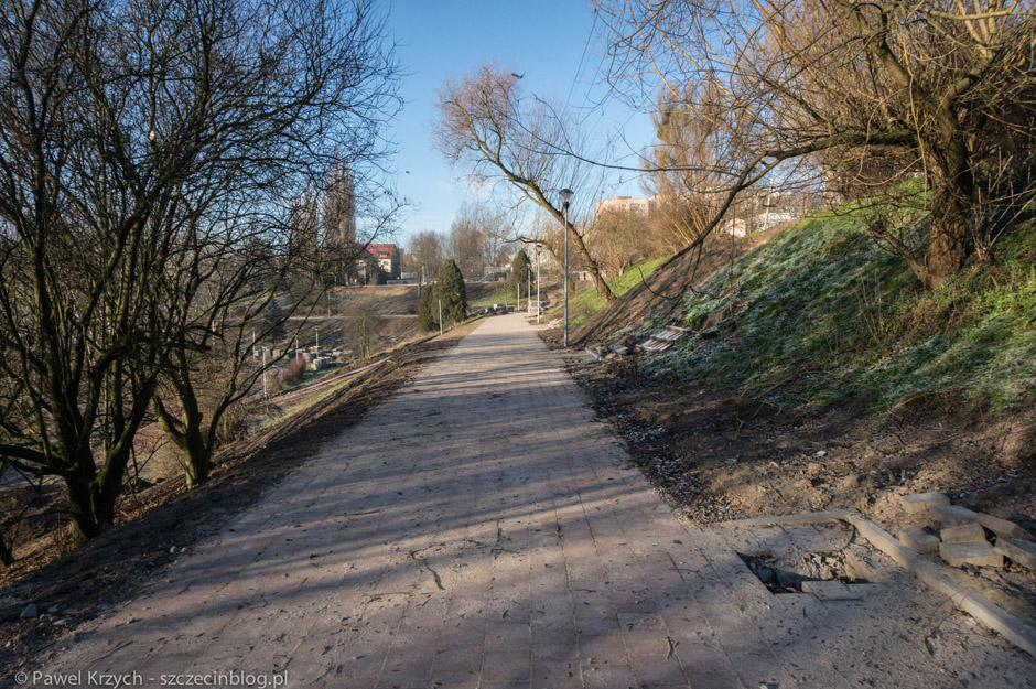 W niektórych miejscach nawierzchnia alejek jest już praktycznie gotowa. 
