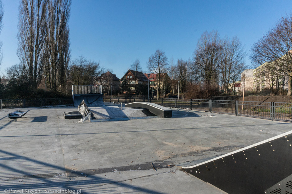 I miła niespodzianka. W okolicy postoju taksówek przy ul. Rugiańskiej powstaje skatepark. 
