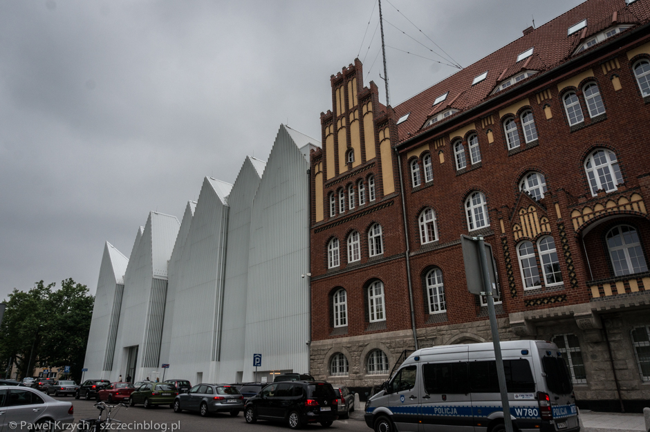 Filharmonia w towarzystwie wyremontowanego budynku Komendy Policji. Pięknie to wygląda. 