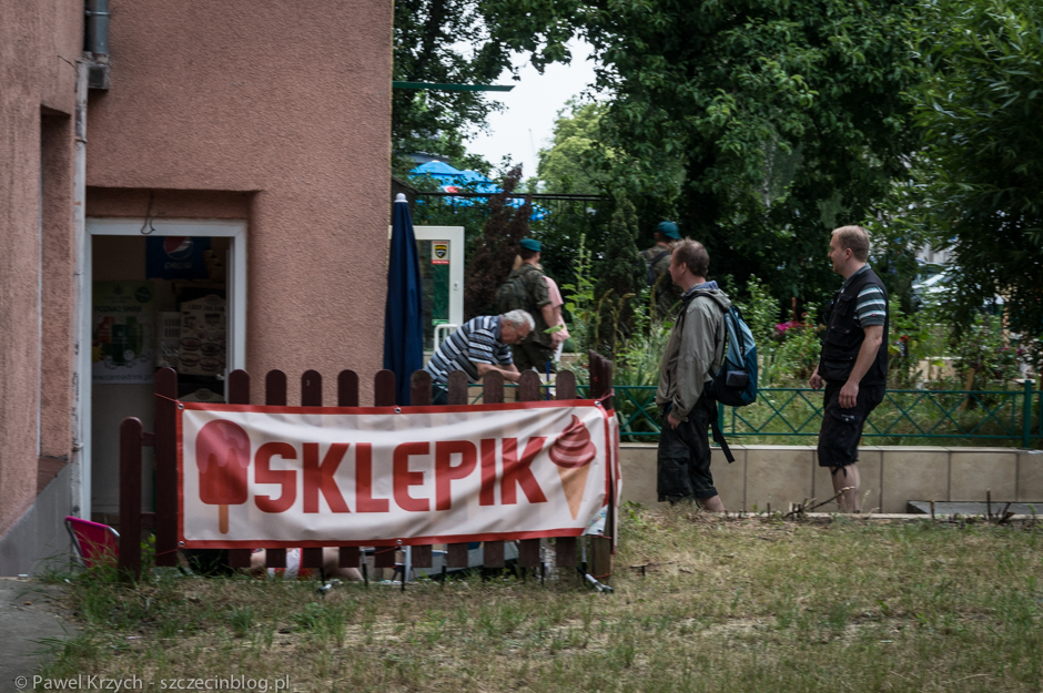 Idziemy po zakupki do sklepiku. 
