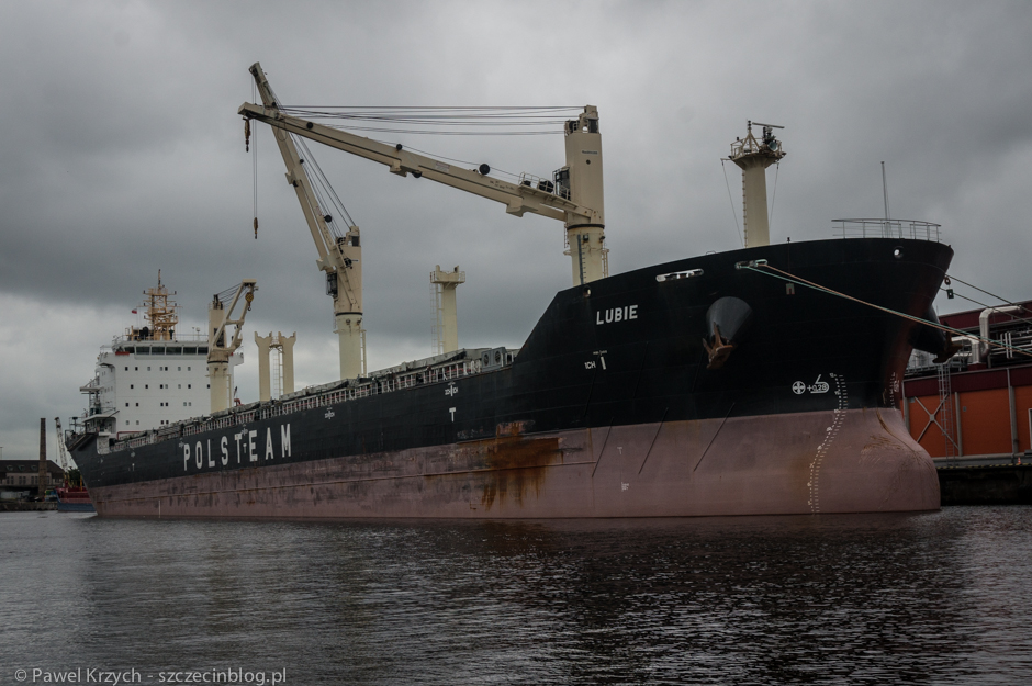 Statek prosto na Facebooka. 