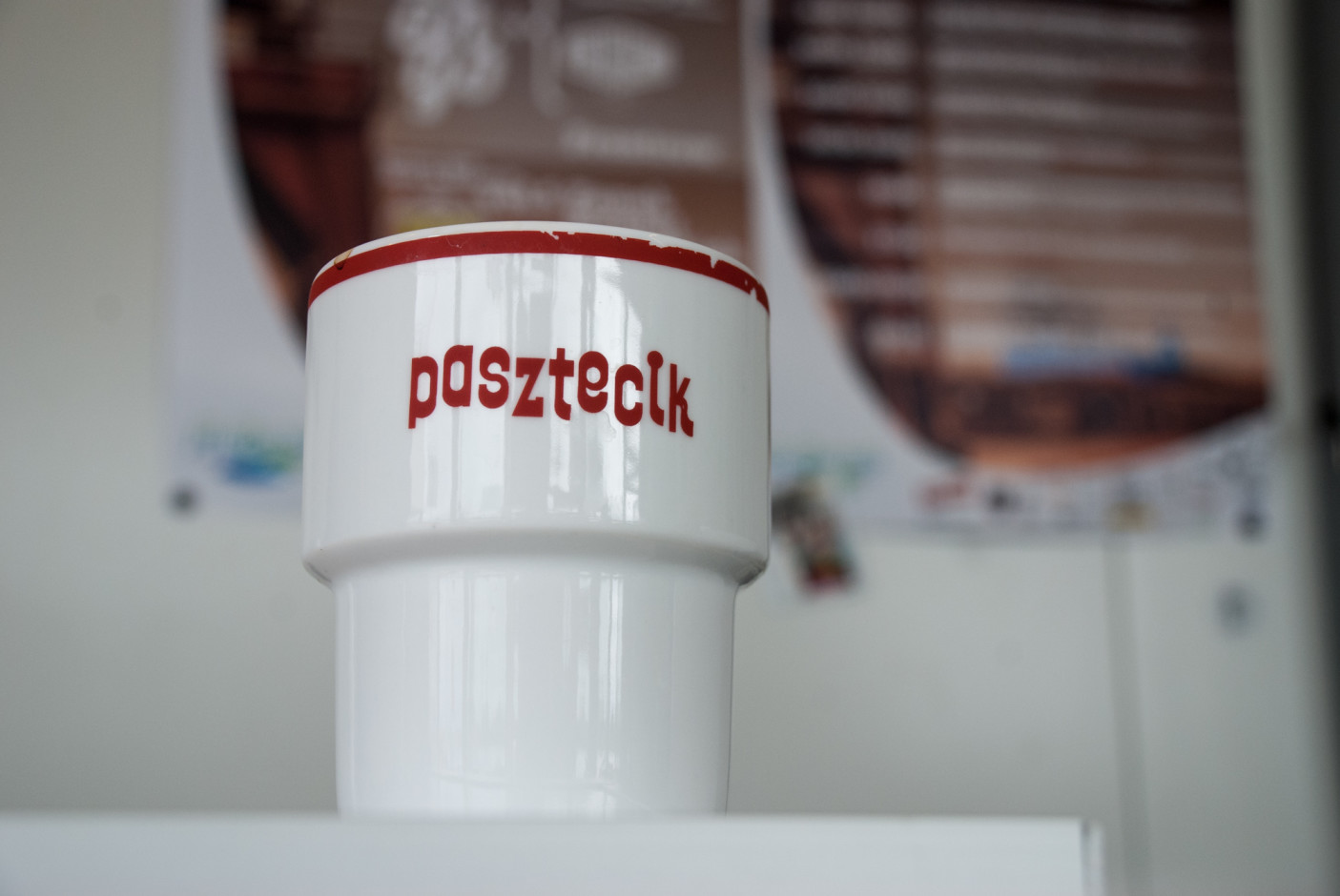 Legendarne kubki pachnące barem mlecznym.