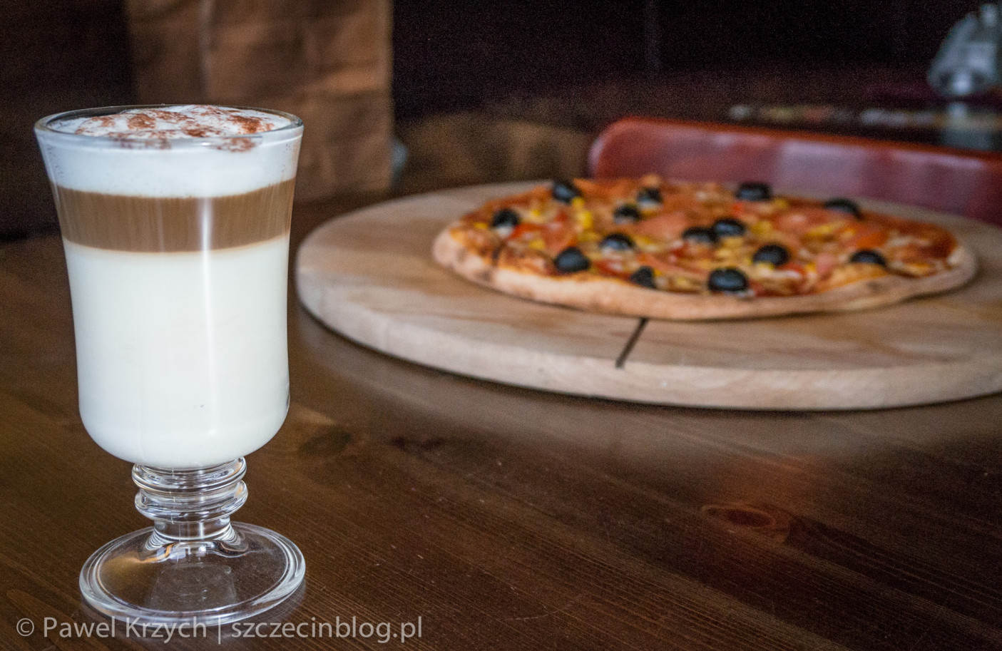 Menu w samym lokalu jest trochę szersze niż to na ulotce. Na tej drugiej na przykład nie ma kawy, za to w lokalu jest i to całkiem niezła.