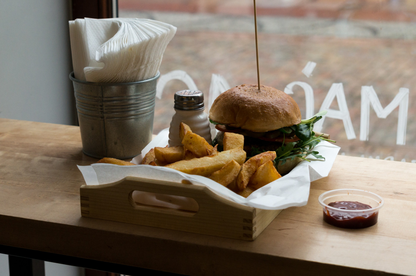 I jest :). Burger z frytkami. Krowa na ostro