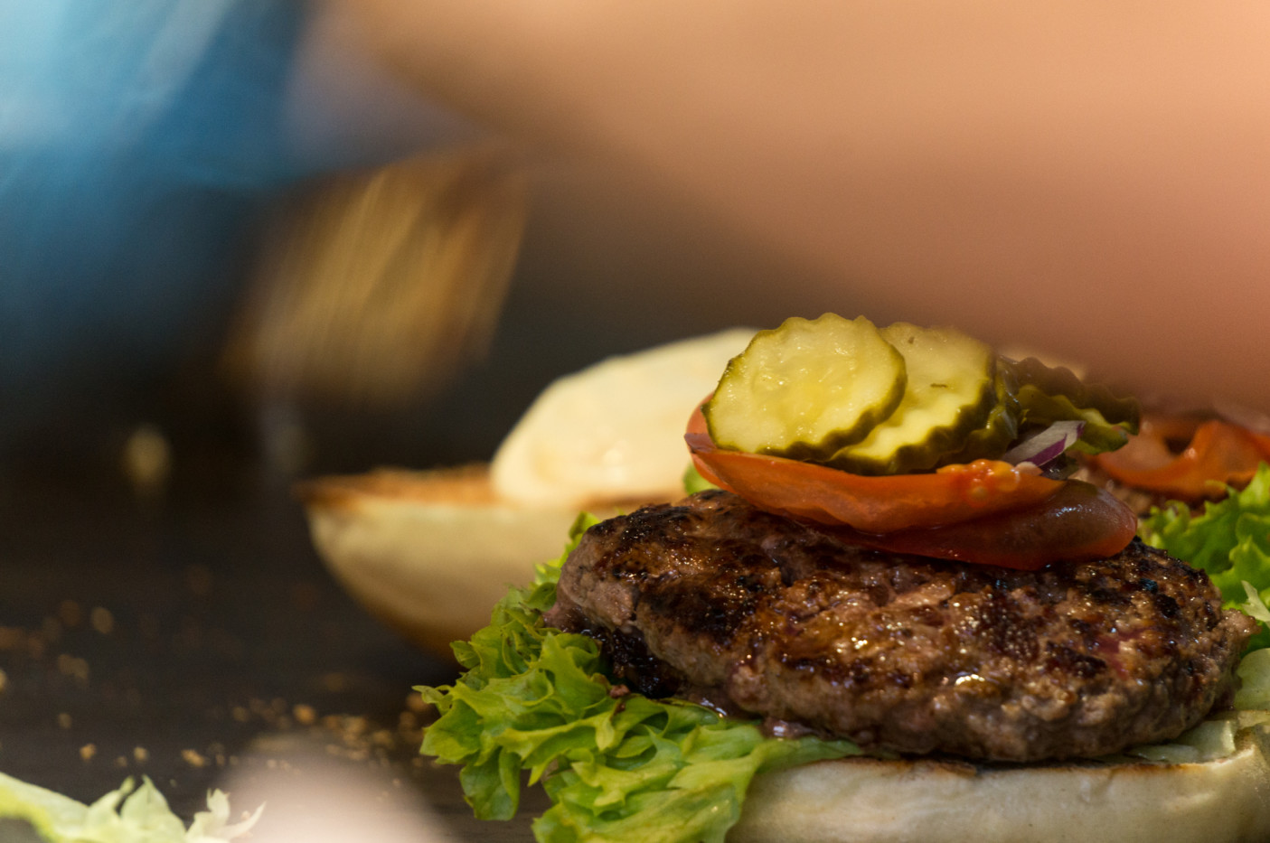 W burgerze nie może oczywiście zabraknąć burgera ;).